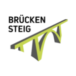 Brückensteig Logo mit stilisierter grüner Brücke und schwarzer Schrift