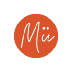 Rotoranges Kreis-Logo mit handgezeichneter Schrift auf hellem Hintergrund