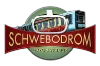 Schwebodrom Logo mit grünem Globus, rotem Banner und retro-futuristischem Design.